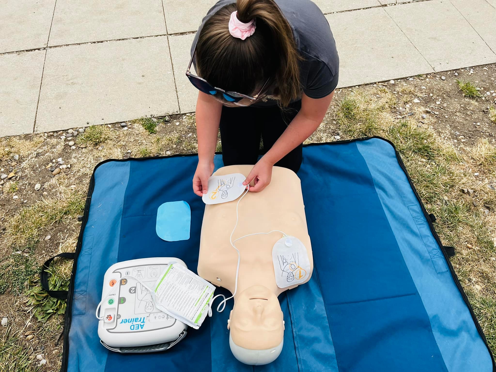 Applying defib pads